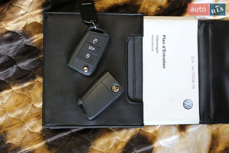 Універсал Volkswagen Golf 2015 в Житомирі