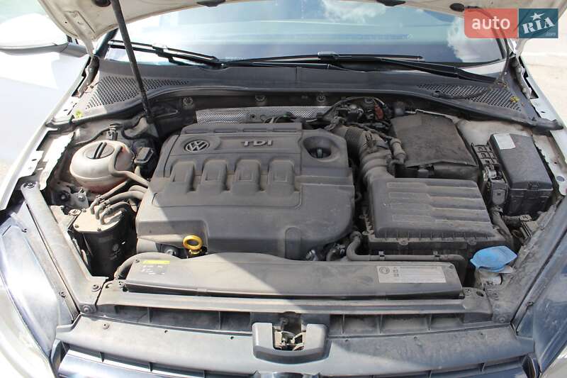 Універсал Volkswagen Golf 2015 в Житомирі