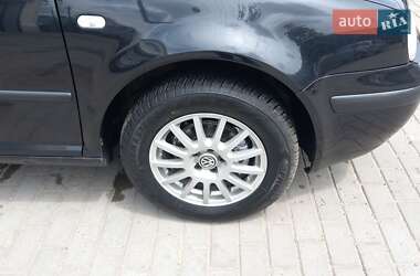 Хэтчбек Volkswagen Golf 2001 в 