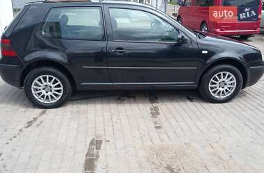 Хэтчбек Volkswagen Golf 2001 в 