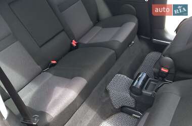 Хэтчбек Volkswagen Golf 2001 в 