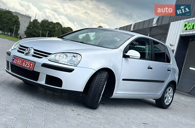 Хэтчбек Volkswagen Golf 2005 в 