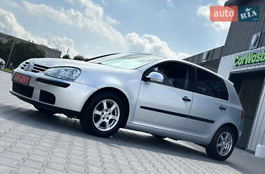Хэтчбек Volkswagen Golf 2005 в 