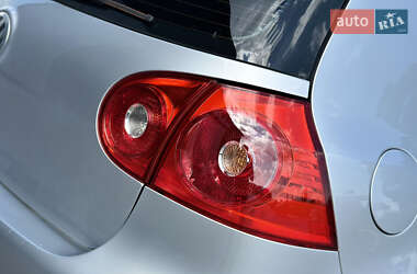 Хэтчбек Volkswagen Golf 2005 в 
