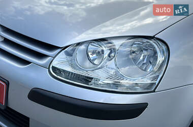 Хэтчбек Volkswagen Golf 2005 в 