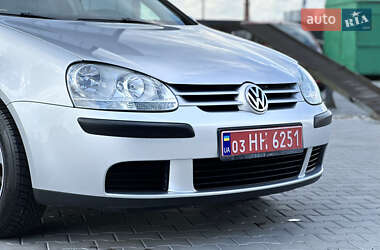 Хэтчбек Volkswagen Golf 2005 в 