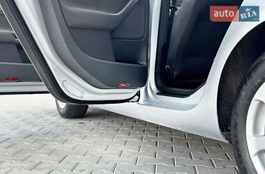 Хэтчбек Volkswagen Golf 2005 в 