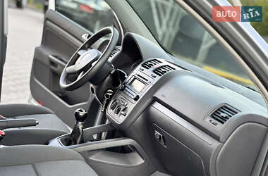 Хэтчбек Volkswagen Golf 2005 в 