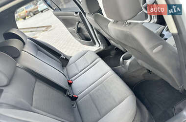 Хэтчбек Volkswagen Golf 2005 в 
