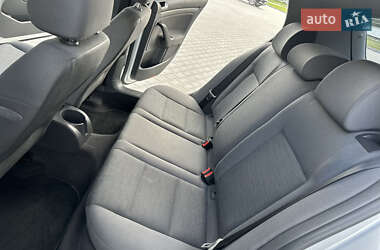 Хэтчбек Volkswagen Golf 2005 в 