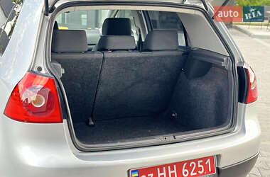 Хэтчбек Volkswagen Golf 2005 в 