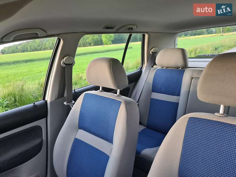 Хетчбек Volkswagen Golf 2000 в Львові