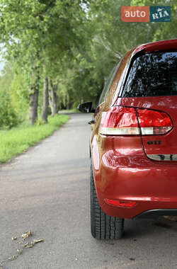 Хэтчбек Volkswagen Golf 2010 в 