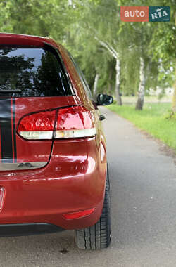 Хэтчбек Volkswagen Golf 2010 в 