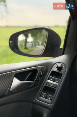 Хэтчбек Volkswagen Golf 2010 в 