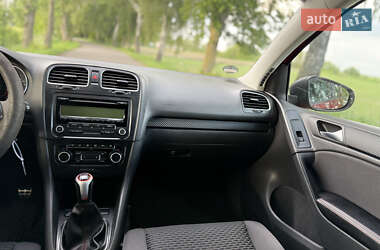Хэтчбек Volkswagen Golf 2010 в 