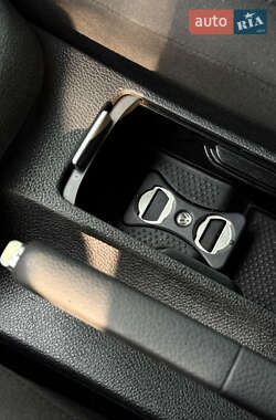 Хэтчбек Volkswagen Golf 2010 в 