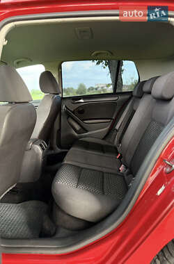 Хэтчбек Volkswagen Golf 2010 в 