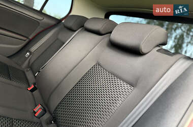Хэтчбек Volkswagen Golf 2010 в 