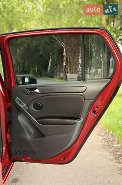 Хэтчбек Volkswagen Golf 2010 в 