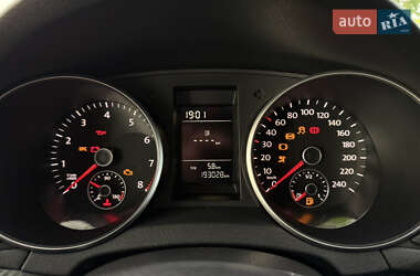 Хэтчбек Volkswagen Golf 2010 в 