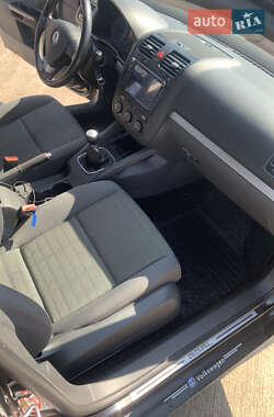 Хэтчбек Volkswagen Golf 2006 в 