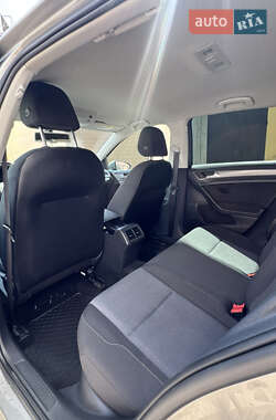 Хетчбек Volkswagen Golf 2013 в 