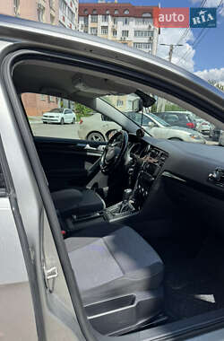 Хетчбек Volkswagen Golf 2013 в 