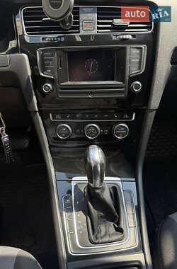 Хетчбек Volkswagen Golf 2013 в 