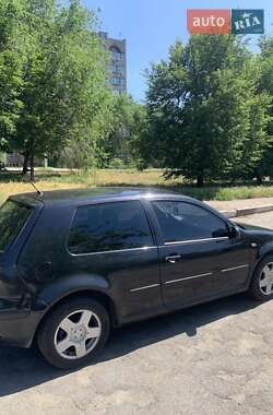Хэтчбек Volkswagen Golf 1998 в 