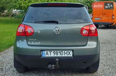 Хэтчбек Volkswagen Golf 2004 в 
