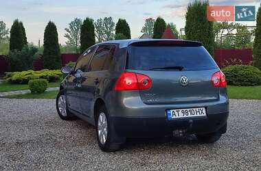 Хэтчбек Volkswagen Golf 2004 в 