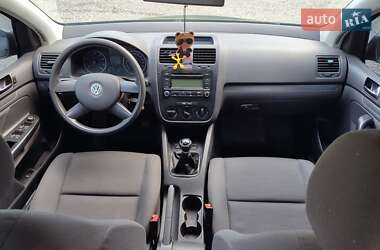 Хэтчбек Volkswagen Golf 2004 в 