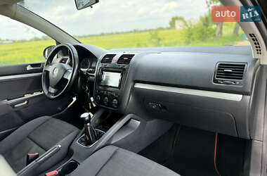 Хэтчбек Volkswagen Golf 2007 в 