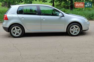 Хетчбек Volkswagen Golf 2006 в 