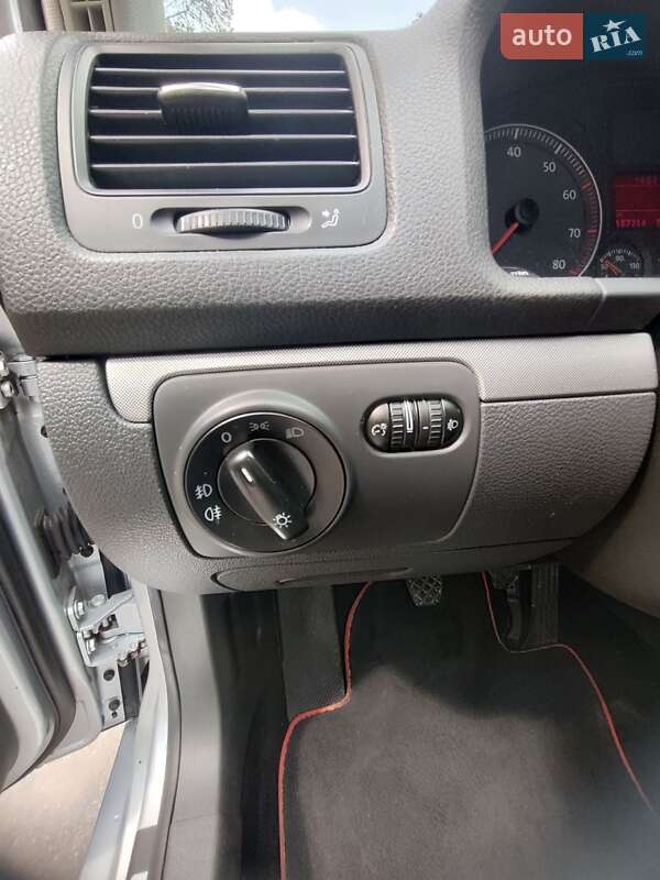 Хетчбек Volkswagen Golf 2006 в Жовтих Водах