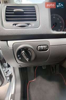 Хетчбек Volkswagen Golf 2006 в 