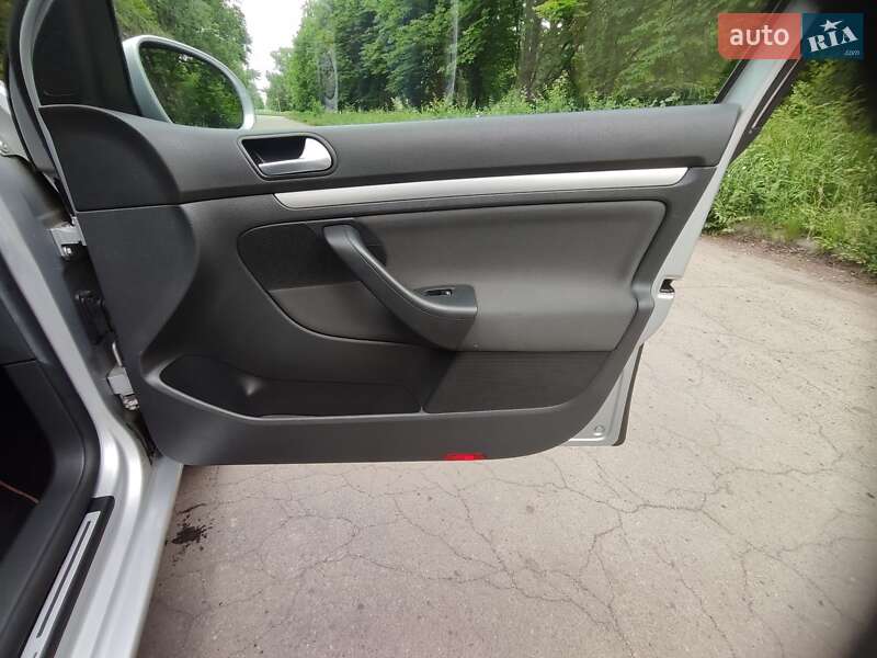 Хетчбек Volkswagen Golf 2006 в Жовтих Водах