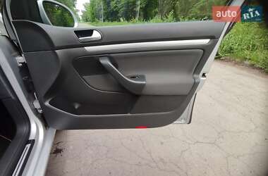 Хетчбек Volkswagen Golf 2006 в 