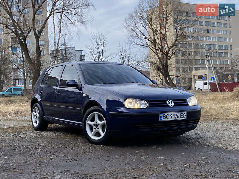 Хэтчбек Volkswagen Golf 1999 в 