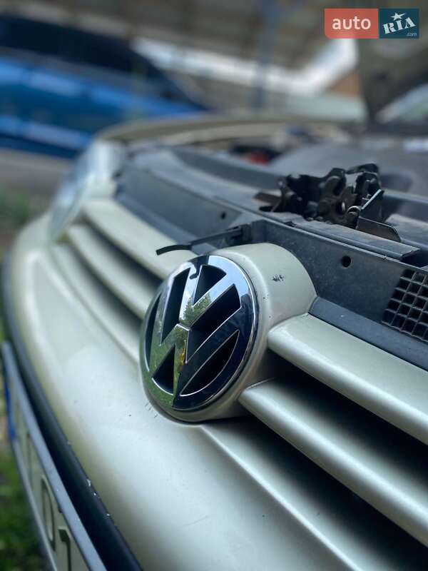 Хэтчбек Volkswagen Golf 2002 в Белой Церкви