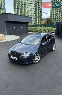 Хэтчбек Volkswagen Golf 2004 в Киеве