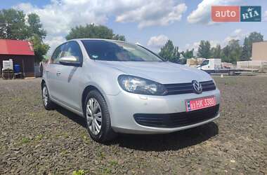 Хэтчбек Volkswagen Golf 2010 в 