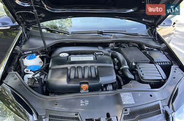 Хэтчбек Volkswagen Golf 2008 в 