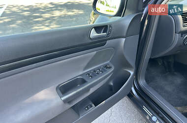 Хэтчбек Volkswagen Golf 2008 в 