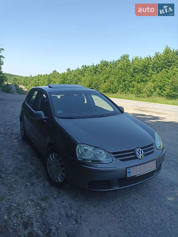 Хэтчбек Volkswagen Golf 2005 в Дунаевцах