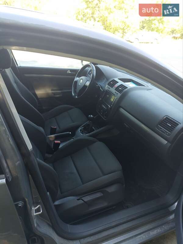 Хэтчбек Volkswagen Golf 2005 в Дунаевцах