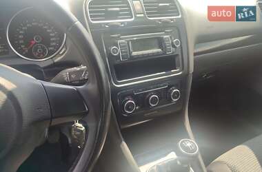 Хэтчбек Volkswagen Golf 2010 в 