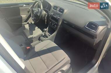 Хэтчбек Volkswagen Golf 2010 в 