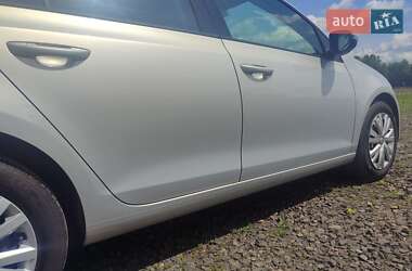 Хэтчбек Volkswagen Golf 2010 в 